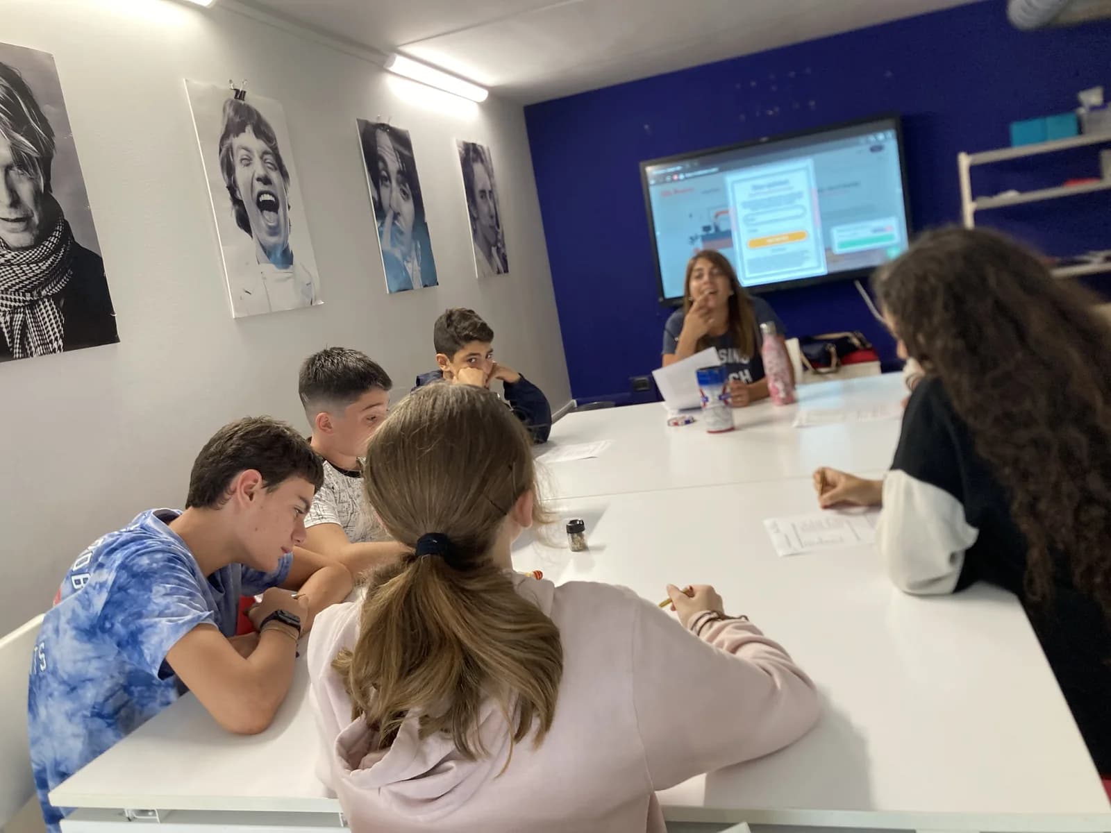 Una lezione con ragazzi negli spazi di The Link